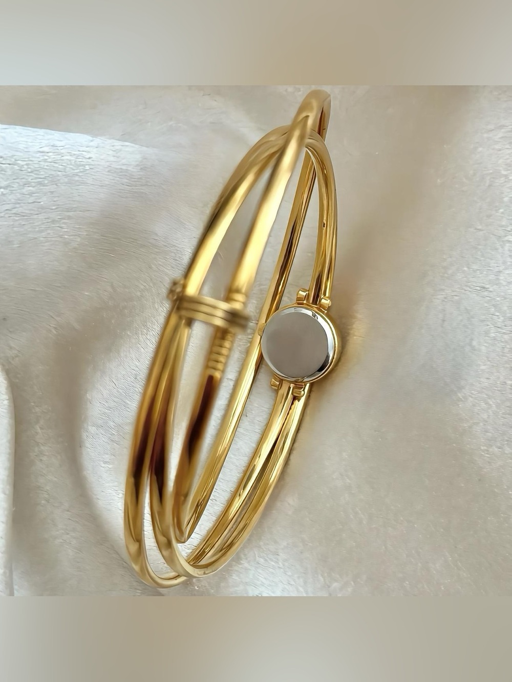 AUTHENTIC VERY RARE VINTAGE WAKO BY SEIKO DAINTY BANGLE GOLD WATCH - Picture 9 of 10
